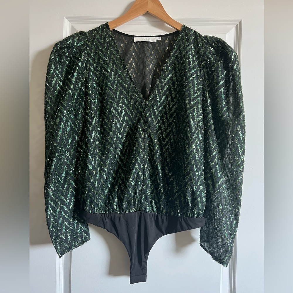 NWOT ASTR long sleeve green / black bodysuit